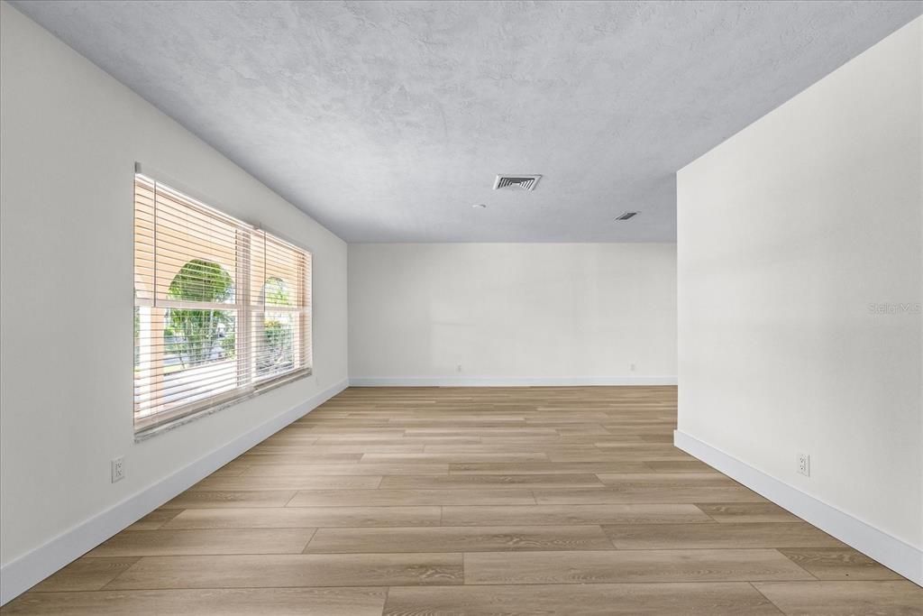 En Venta: $800,000 (4 camas, 2 baños, 2200 Pies cuadrados)