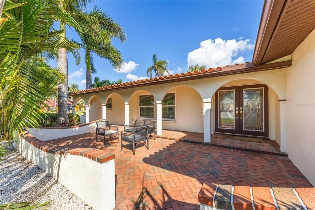 En Venta: $800,000 (4 camas, 2 baños, 2200 Pies cuadrados)