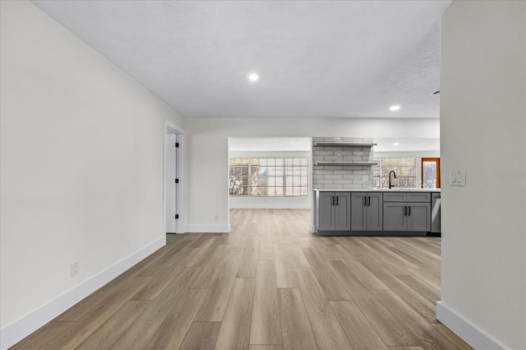 En Venta: $800,000 (4 camas, 2 baños, 2200 Pies cuadrados)