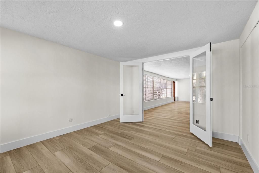 En Venta: $800,000 (4 camas, 2 baños, 2200 Pies cuadrados)