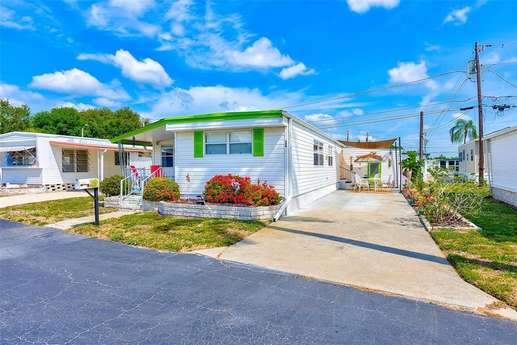 For Sale: $97,000 (2 beds, 1 baths, 982 Square Feet)