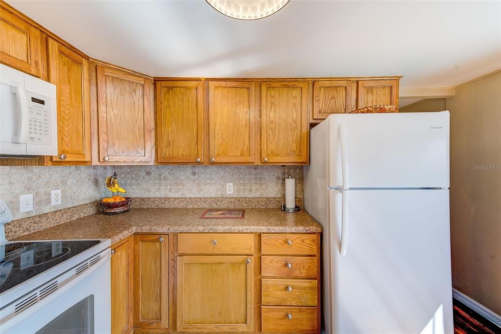 For Sale: $97,000 (2 beds, 1 baths, 982 Square Feet)