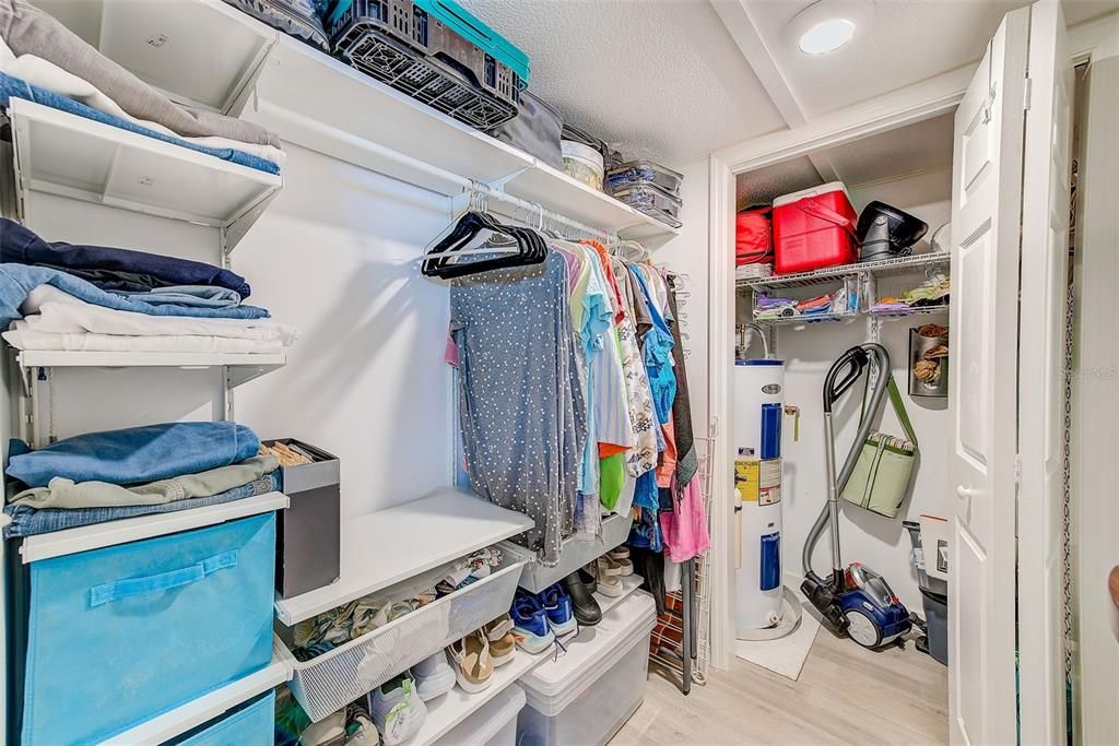 For Sale: $97,000 (2 beds, 1 baths, 982 Square Feet)