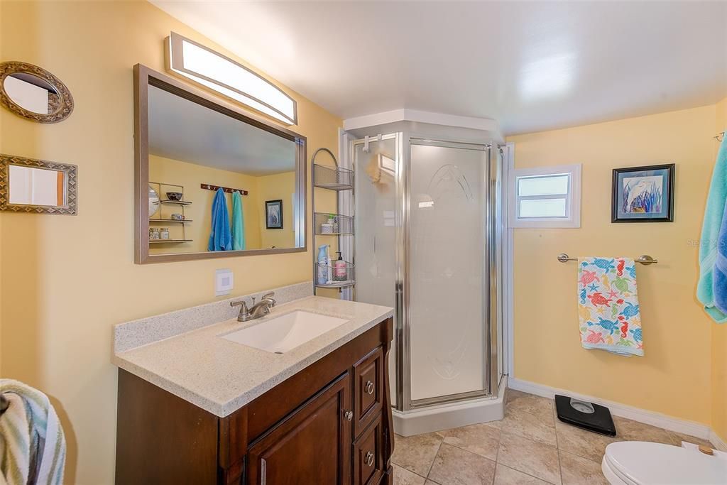 For Sale: $97,000 (2 beds, 1 baths, 982 Square Feet)