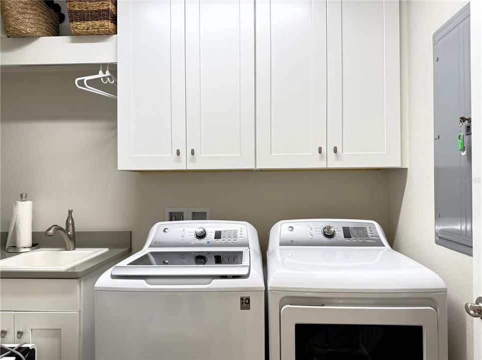 For Sale: $1,895,000 (3 beds, 3 baths, 2011 Square Feet)