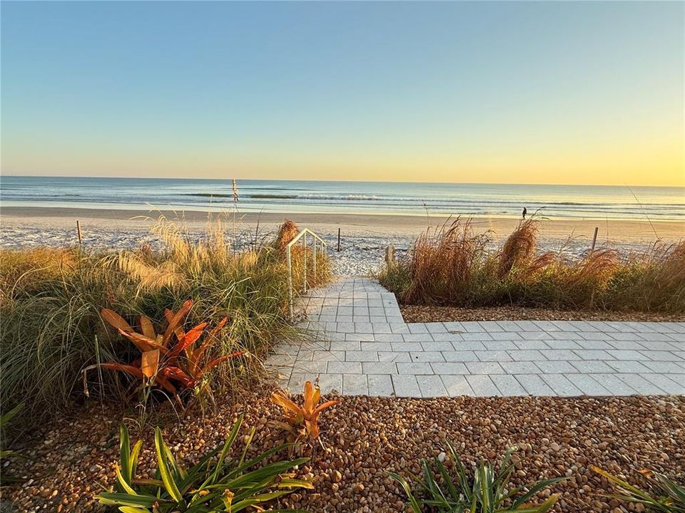 For Sale: $1,895,000 (3 beds, 3 baths, 2011 Square Feet)