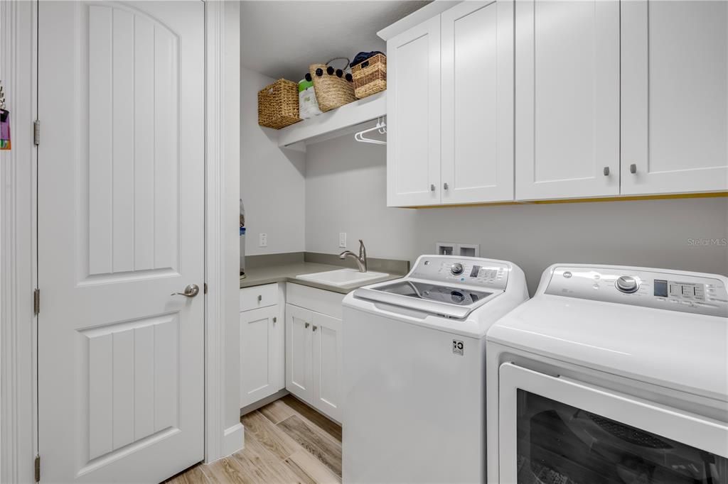 For Sale: $1,895,000 (3 beds, 3 baths, 2011 Square Feet)