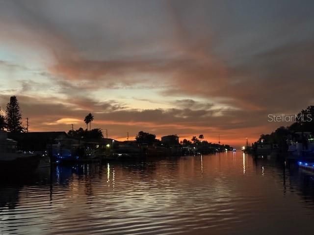 For Sale: $939,000 (4 beds, 3 baths, 2534 Square Feet)