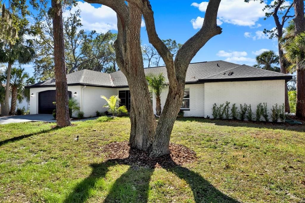 For Sale: $939,000 (4 beds, 3 baths, 2534 Square Feet)