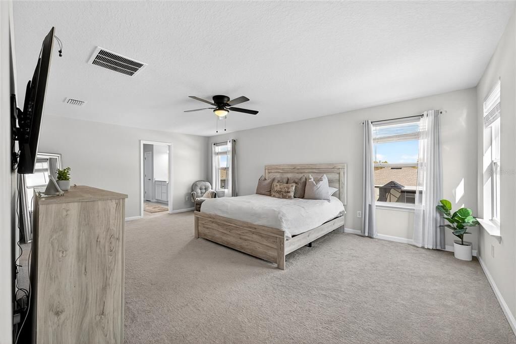 For Sale: $575,000 (5 beds, 3 baths, 2945 Square Feet)