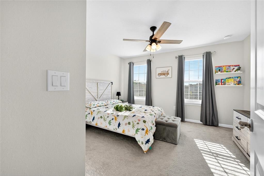 For Sale: $575,000 (5 beds, 3 baths, 2945 Square Feet)