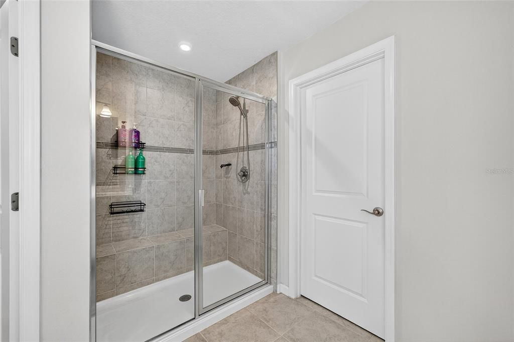 For Sale: $575,000 (5 beds, 3 baths, 2945 Square Feet)