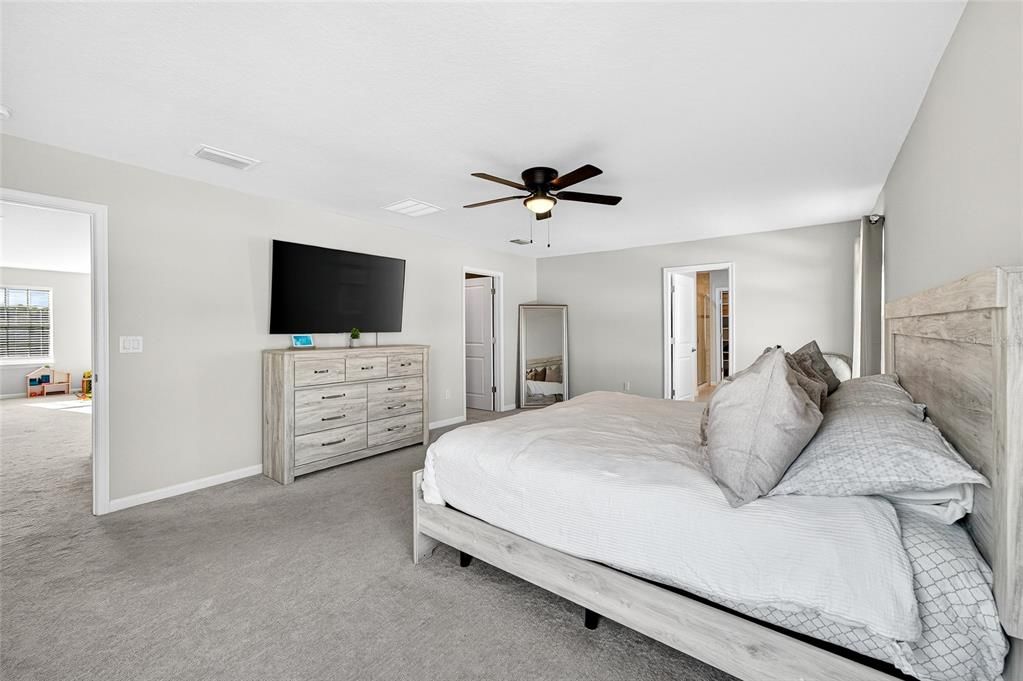 For Sale: $575,000 (5 beds, 3 baths, 2945 Square Feet)