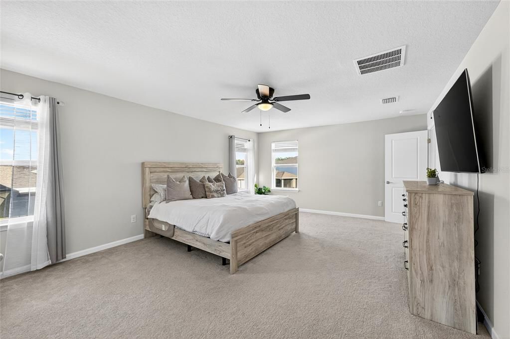 For Sale: $575,000 (5 beds, 3 baths, 2945 Square Feet)