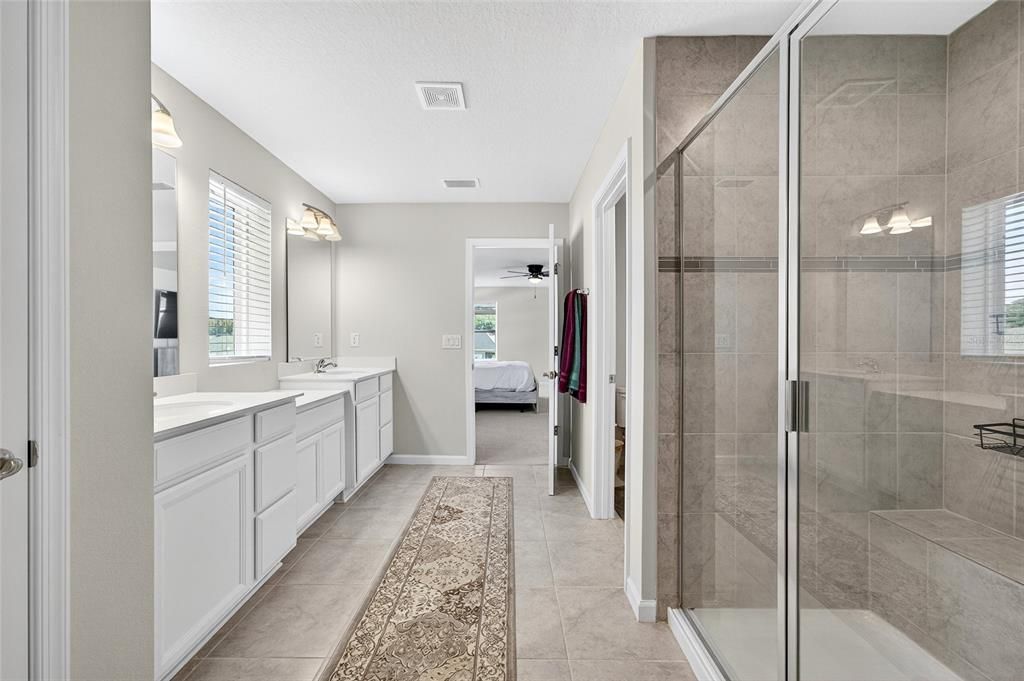 For Sale: $575,000 (5 beds, 3 baths, 2945 Square Feet)