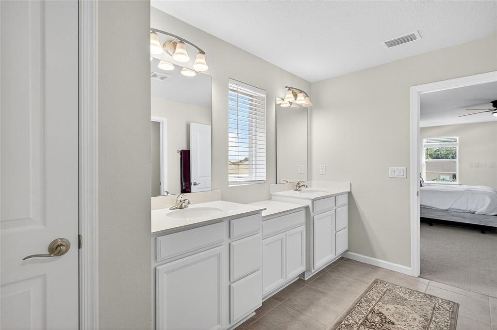 For Sale: $575,000 (5 beds, 3 baths, 2945 Square Feet)