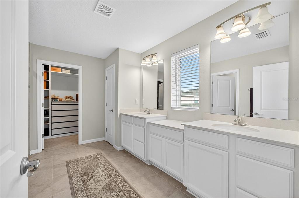 For Sale: $575,000 (5 beds, 3 baths, 2945 Square Feet)