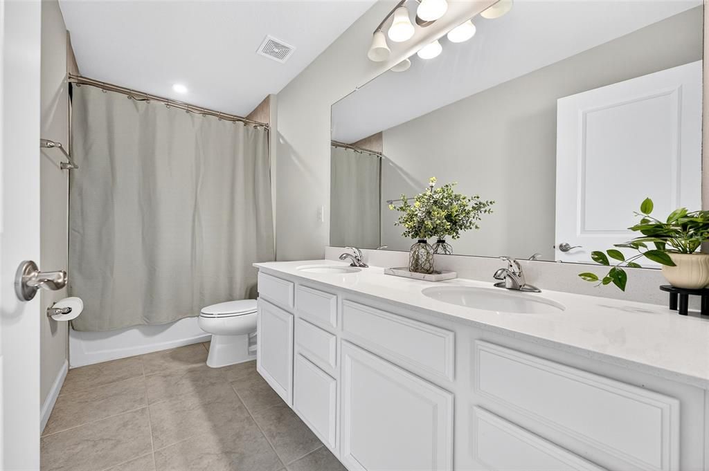 For Sale: $575,000 (5 beds, 3 baths, 2945 Square Feet)