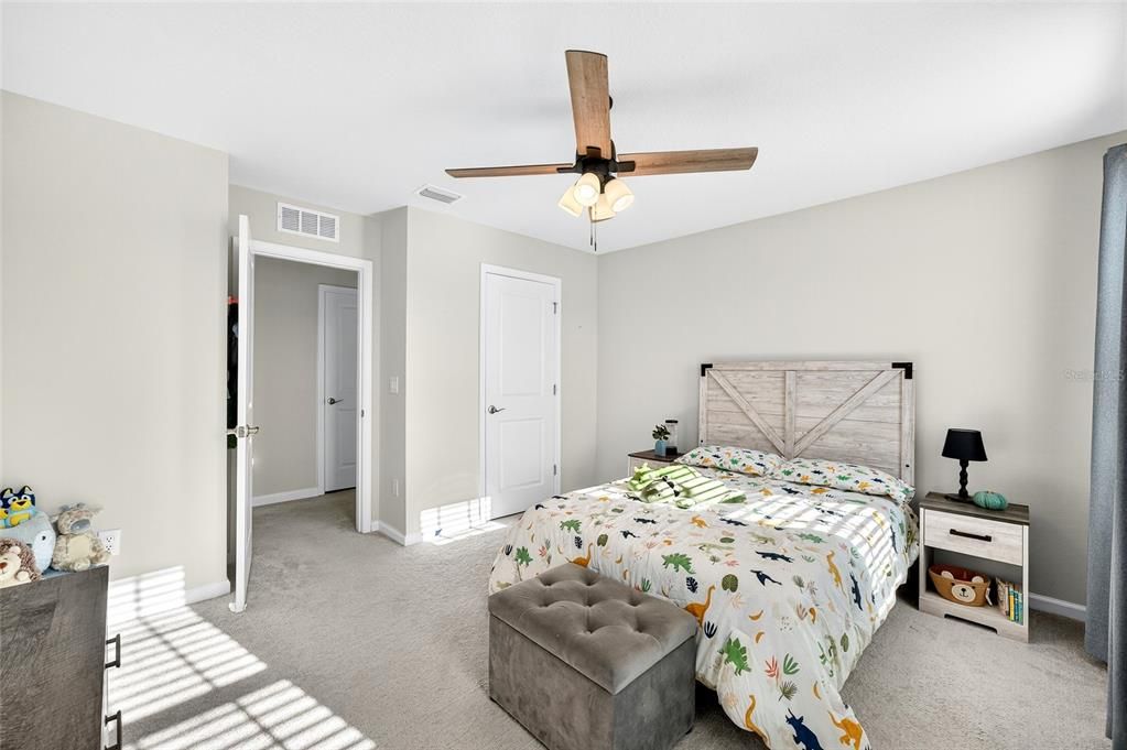 For Sale: $575,000 (5 beds, 3 baths, 2945 Square Feet)