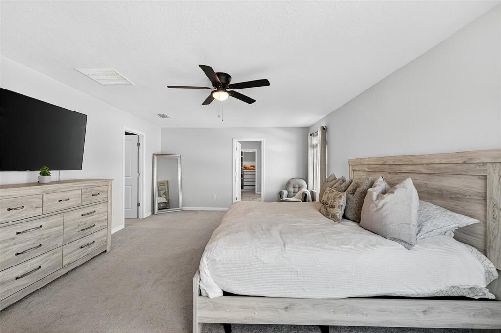 For Sale: $575,000 (5 beds, 3 baths, 2945 Square Feet)