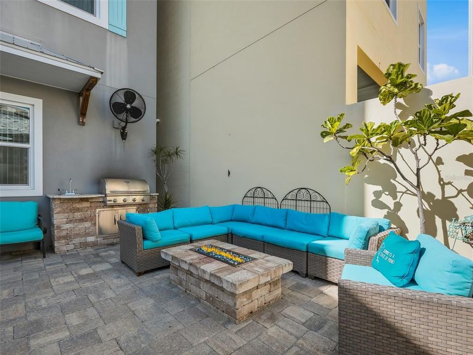 For Sale: $1,690,000 (3 beds, 3 baths, 3300 Square Feet)