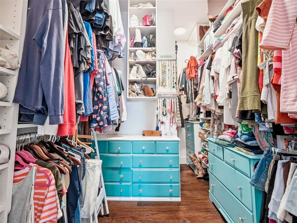 For Sale: $1,690,000 (3 beds, 3 baths, 3300 Square Feet)