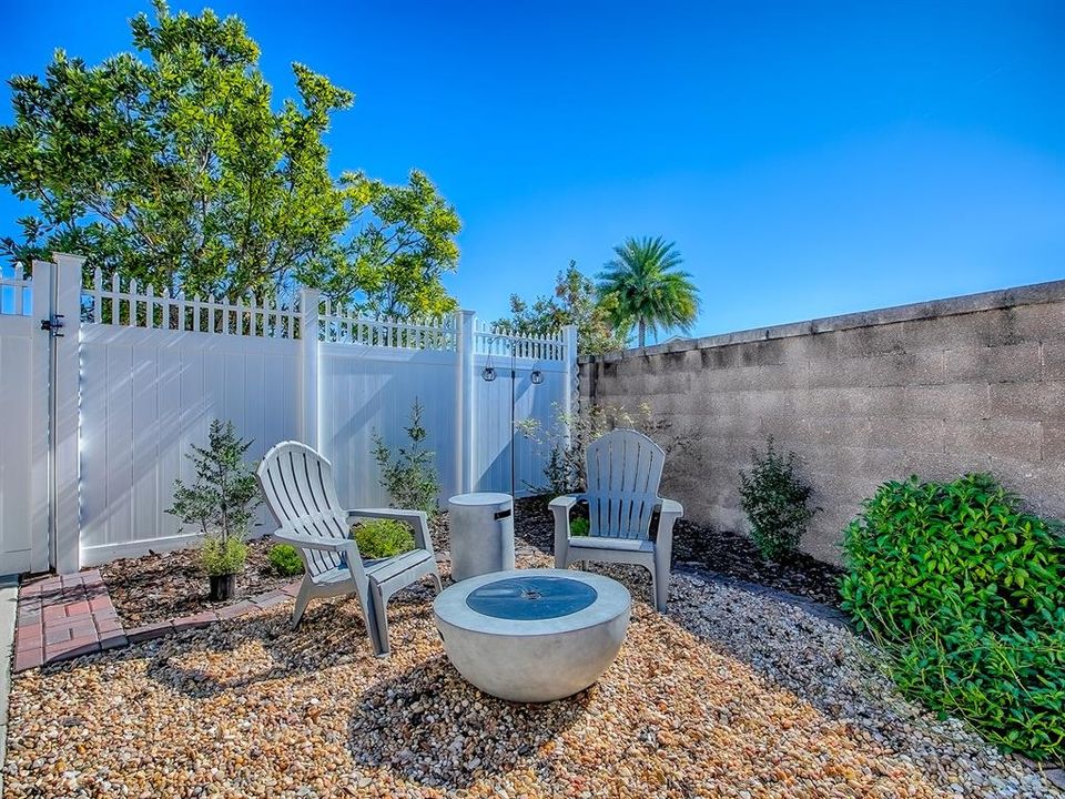 Activo con contrato: $379,900 (3 camas, 2 baños, 1597 Pies cuadrados)