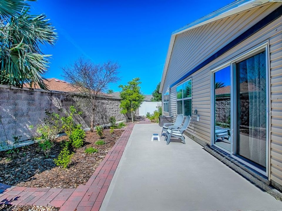 Activo con contrato: $379,900 (3 camas, 2 baños, 1597 Pies cuadrados)