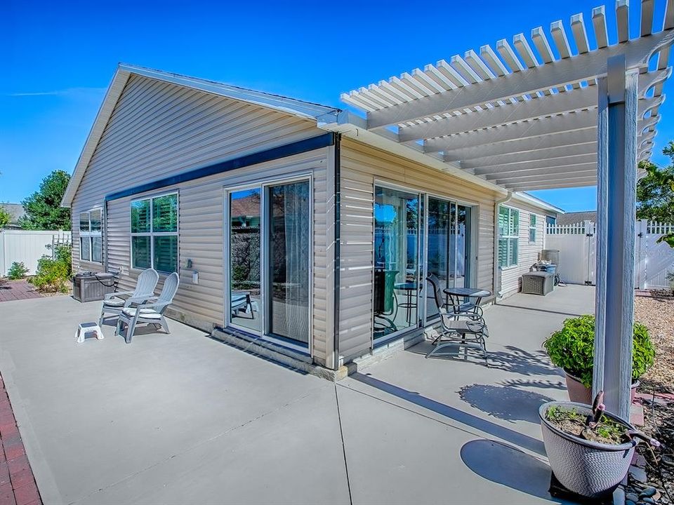 Activo con contrato: $379,900 (3 camas, 2 baños, 1597 Pies cuadrados)