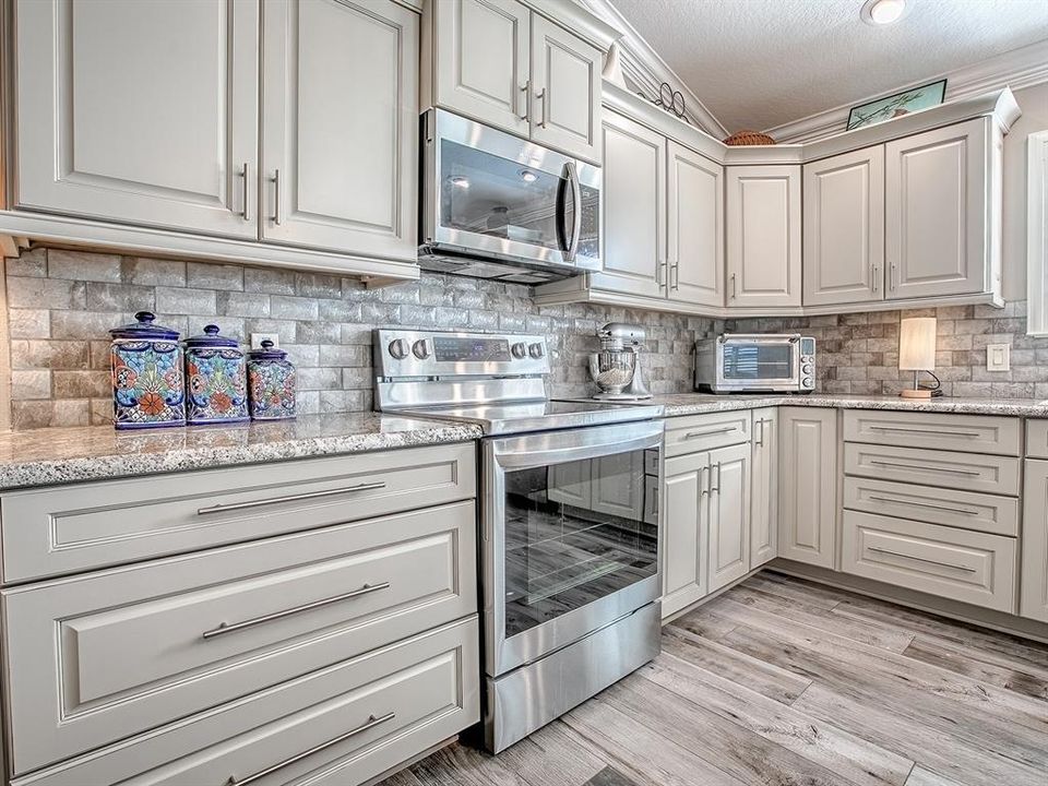 Activo con contrato: $379,900 (3 camas, 2 baños, 1597 Pies cuadrados)