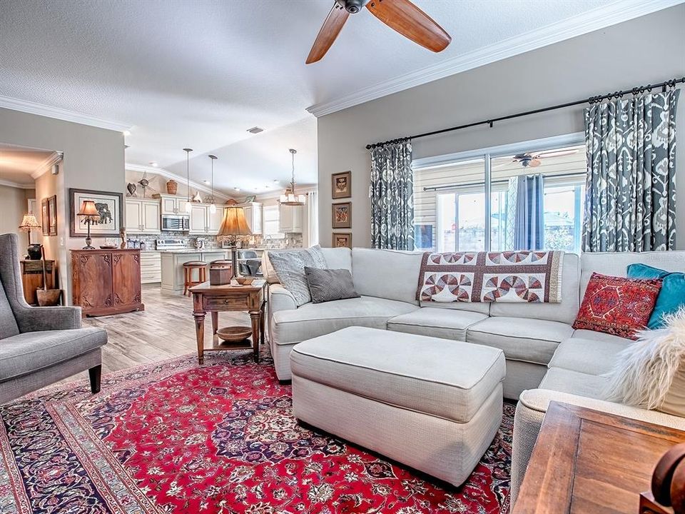 Activo con contrato: $379,900 (3 camas, 2 baños, 1597 Pies cuadrados)