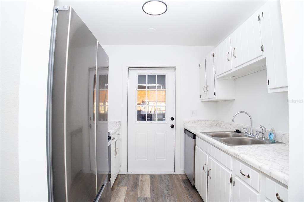 For Sale: $149,990 (1 beds, 1 baths, 730 Square Feet)