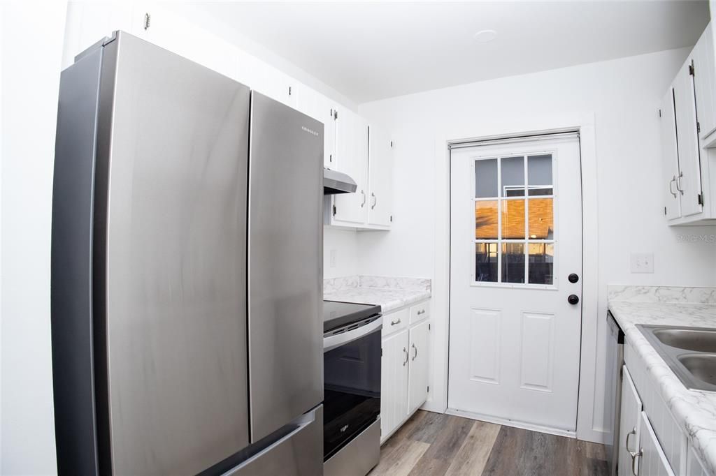 For Sale: $149,990 (1 beds, 1 baths, 730 Square Feet)