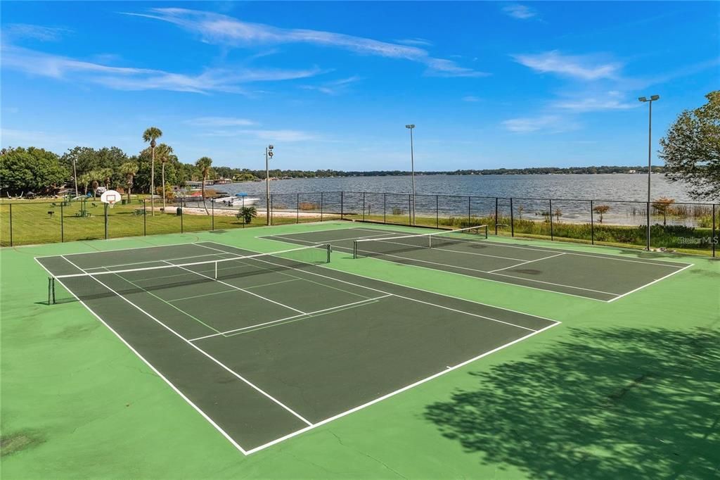 For Sale: $149,990 (1 beds, 1 baths, 730 Square Feet)