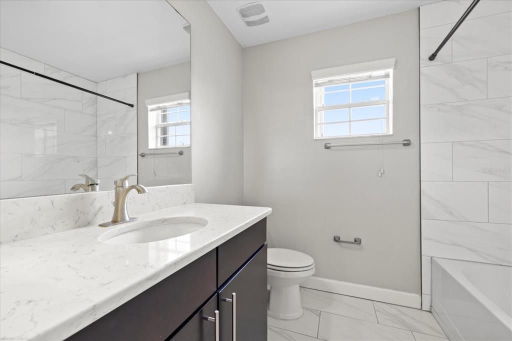 Activo con contrato: $655,000 (4 camas, 3 baños, 2226 Pies cuadrados)