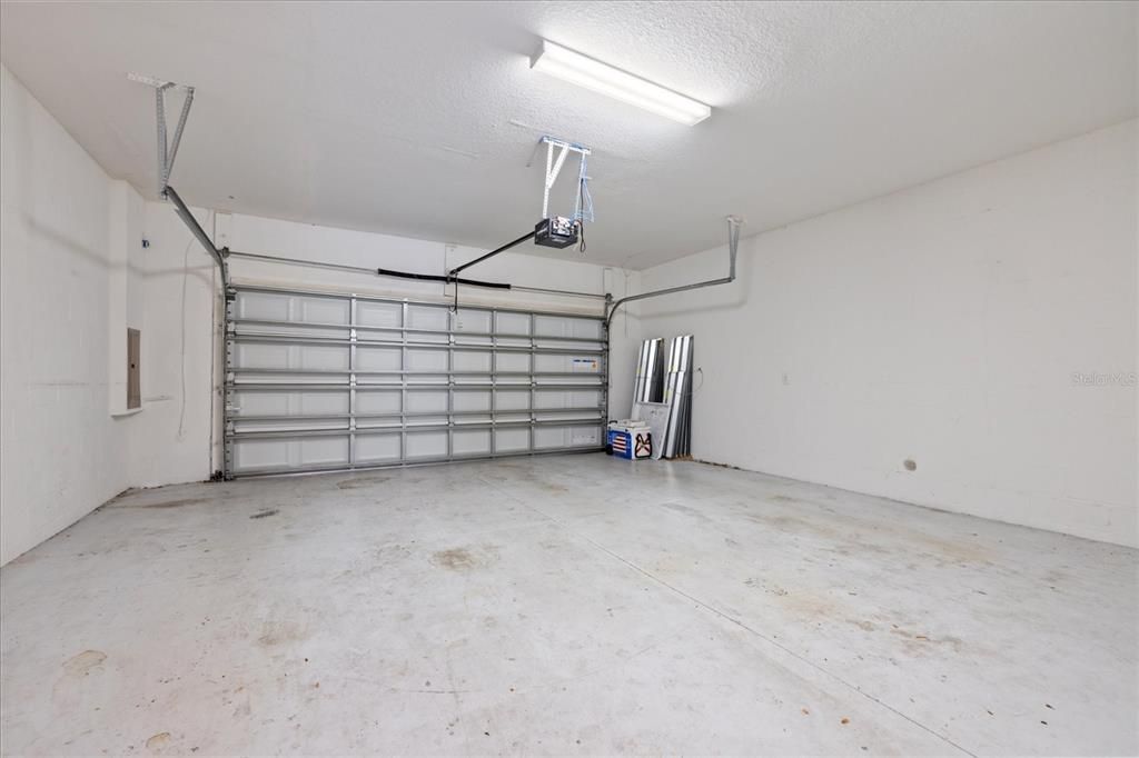 Activo con contrato: $655,000 (4 camas, 3 baños, 2226 Pies cuadrados)