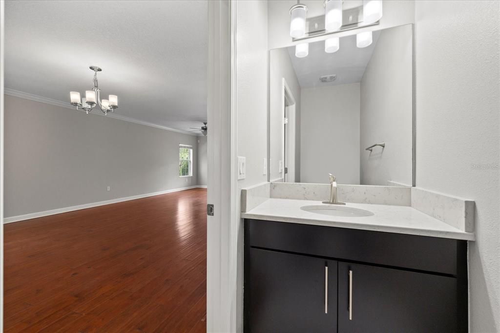 Activo con contrato: $655,000 (4 camas, 3 baños, 2226 Pies cuadrados)