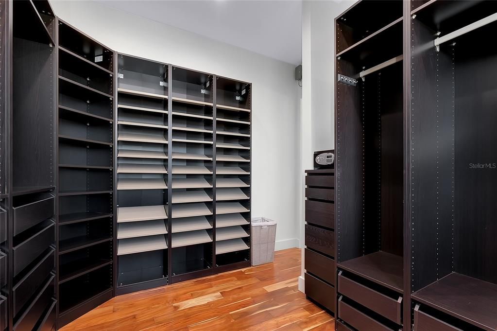 For Sale: $6,500,000 (5 beds, 4 baths, 4617 Square Feet)