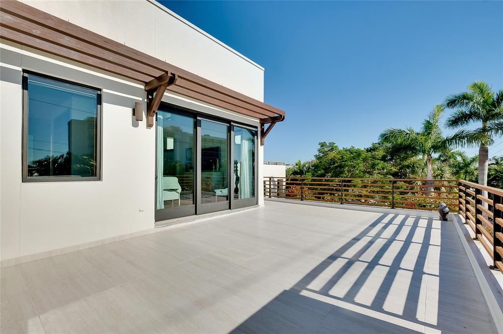 For Sale: $6,500,000 (5 beds, 4 baths, 4617 Square Feet)