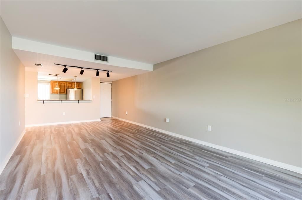 For Sale: $249,900 (3 beds, 2 baths, 1180 Square Feet)