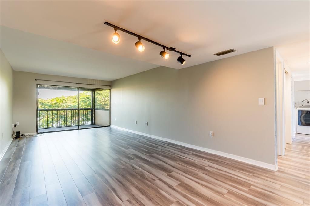 For Sale: $249,900 (3 beds, 2 baths, 1180 Square Feet)