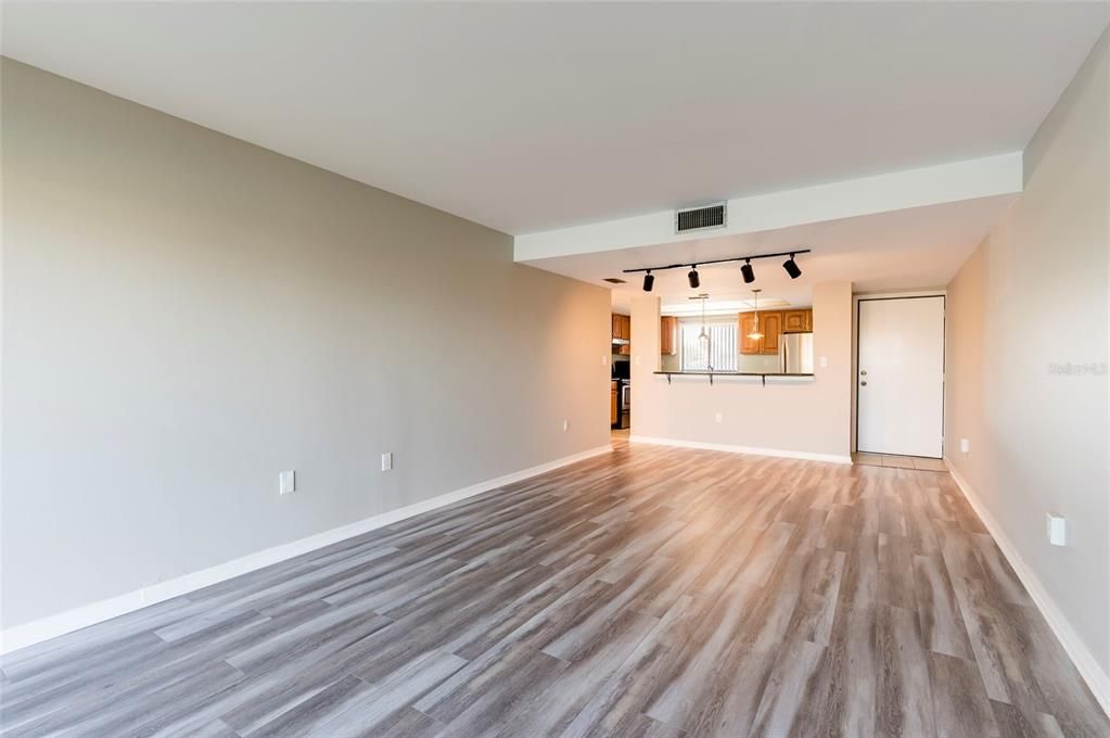 For Sale: $249,900 (3 beds, 2 baths, 1180 Square Feet)