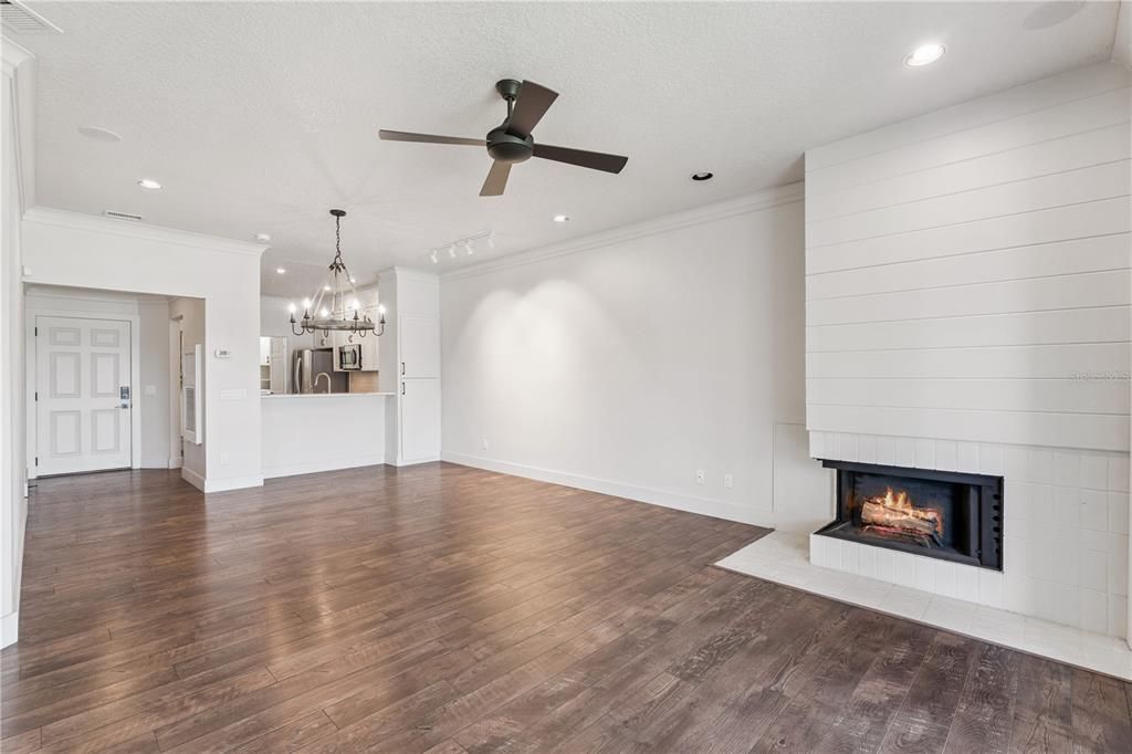 Под контрактом: $397,000 (3 спален, 2 ванн, 1408 Квадратных фут)