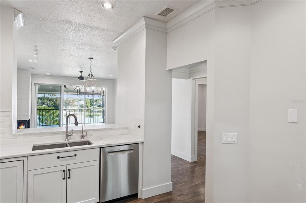 Под контрактом: $397,000 (3 спален, 2 ванн, 1408 Квадратных фут)