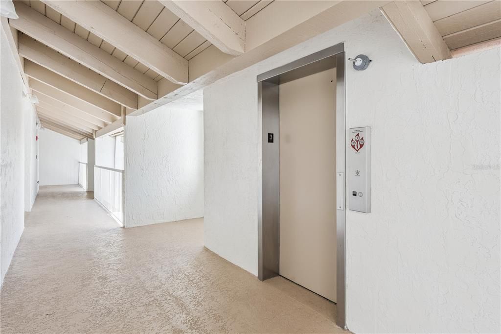 Под контрактом: $397,000 (3 спален, 2 ванн, 1408 Квадратных фут)