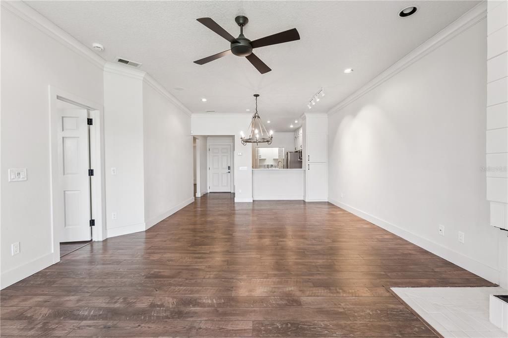 Под контрактом: $397,000 (3 спален, 2 ванн, 1408 Квадратных фут)