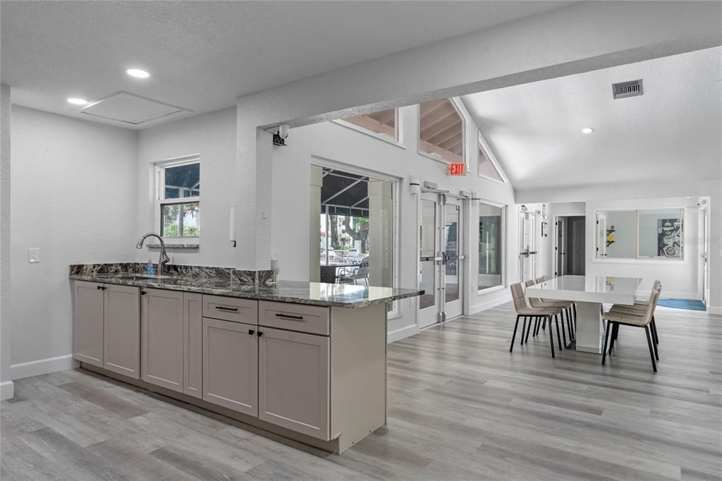 Под контрактом: $397,000 (3 спален, 2 ванн, 1408 Квадратных фут)