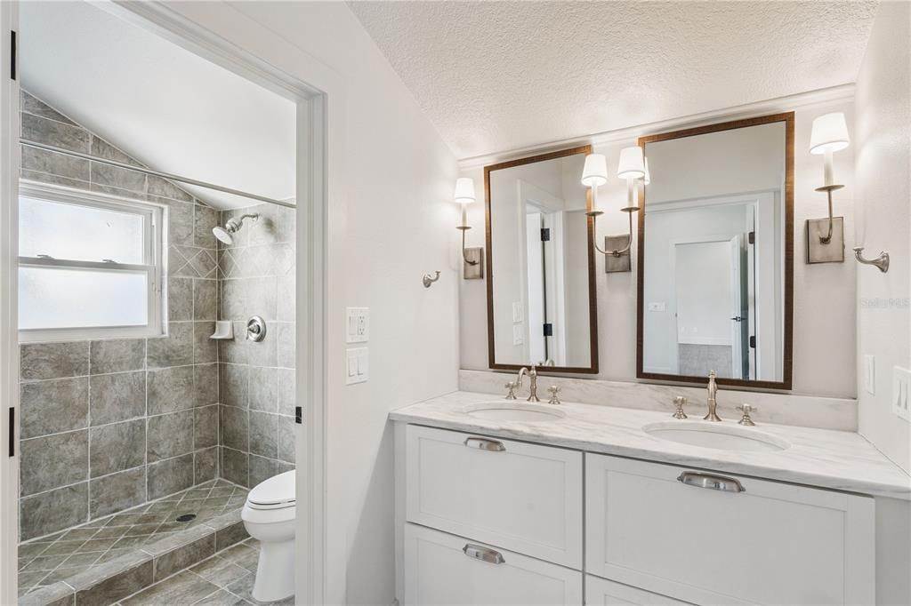 Под контрактом: $397,000 (3 спален, 2 ванн, 1408 Квадратных фут)