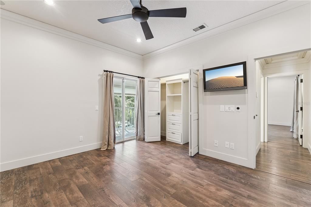 Под контрактом: $397,000 (3 спален, 2 ванн, 1408 Квадратных фут)