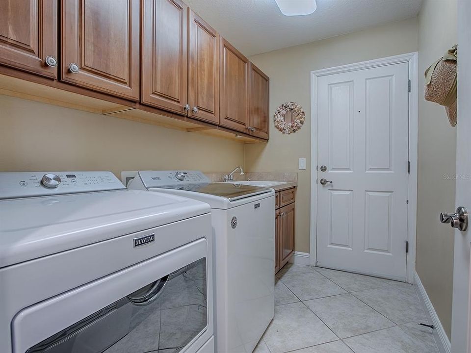 For Sale: $449,247 (3 beds, 2 baths, 1985 Square Feet)